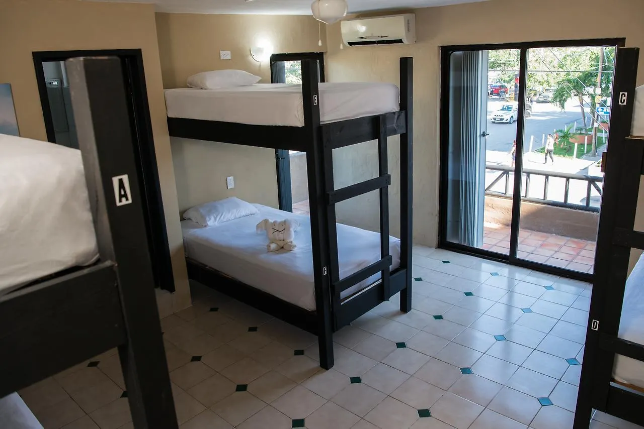 Deja Hostel Suites Playa del Carmen