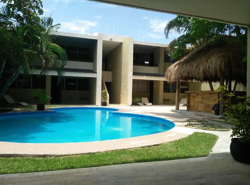 Deja Hostel Suites Playa del Carmen 0*,