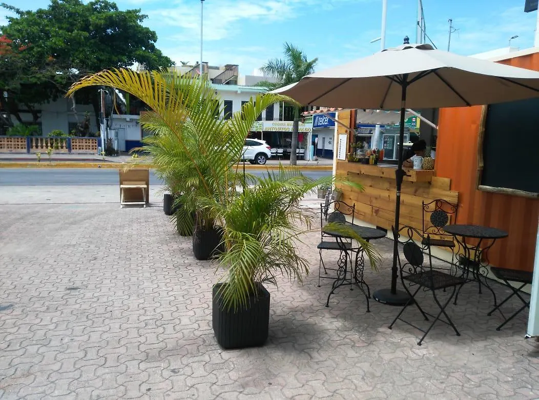 Deja Hostel Suites Playa del Carmen 0*,